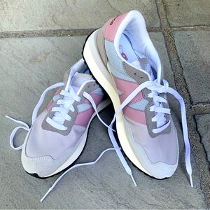 New Balance Womens 237 sneaker NWOT Pink and Gray